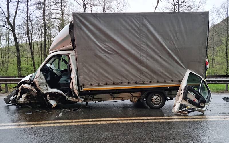 Accident grav pe DN 1 după impactul între un autoturism și o