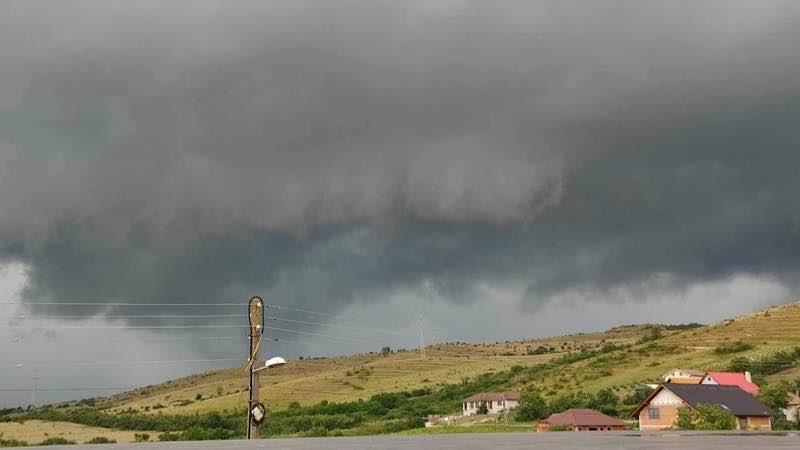 Ploi torențiale vijelii și grindină în Bihor AlesdOnline